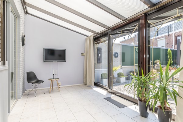 Foto - Verkocht onder voorbehoud: Nette twee- onder- een – kapwoning met serre, zonnige tuin en garage in Bocholtz